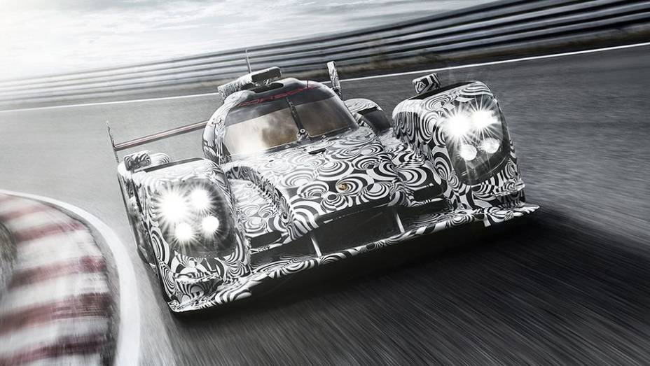 A Porsche divulgou uma série de fotos do seu modelo LMP1 | <a href="https://preprod.quatrorodas.abril.com.br/noticias/fabricantes/porsche-revela-imagens-seu-lmp1-751419.shtml" rel="migration">Leia mais</a>