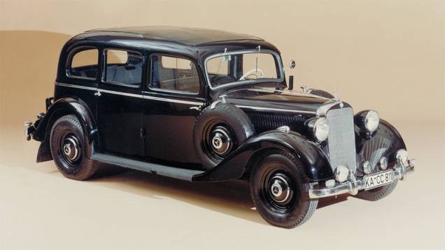 Diesel - Numa das décadas das mais criativas da Mercedes-Benz, o primeiro carro de passeio a diesel do mundo, o 260 D, foi apresentado em 1936. Diesel - Numa das décadas das mais criativas da Mercedes-Benz, o primeiro carro de passeio a diesel do mundo, o 260 D, foi apresentado em 1936.