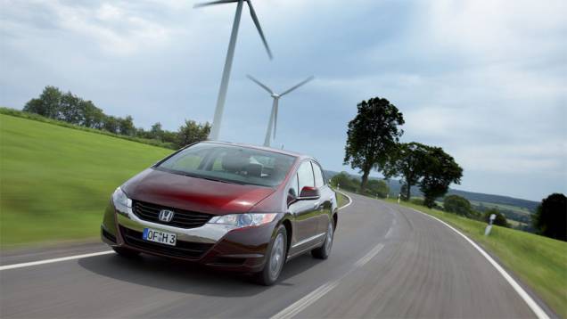 Hidrogênio - O Honda FCX Clarity, de 2010, foi criado exclusivamente para uma célula de combustível produzir eletricidade motriz a partir de hidrogênio. Hidrogênio - O Honda FCX Clarity, de 2010, foi criado exclusivamente para uma célula de combustível produzir eletricidade motriz a partir de hidrogênio.