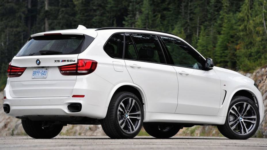 Modelo está programado para chegar às concessionárias europeias no dia 16 de novembro| <a href="https://preprod.quatrorodas.abril.com.br/noticias/fabricantes/bmw-lanca-x5-m50d-2014-752000.shtml" rel="migration">Leia mais</a>