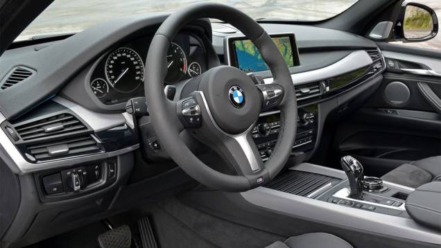 Interior do BMW X5 M50d | <a href="https://preprod.quatrorodas.abril.com.br/noticias/fabricantes/bmw-lanca-x5-m50d-2014-752000.shtml" rel="migration">Leia mais</a> Interior do BMW X5 M50d | <a href="https://preprod.quatrorodas.abril.com.br/noticias/fabricantes/bmw-lanca-x5-m50d-2014-752000.shtml" rel="migration">Leia mais</a>