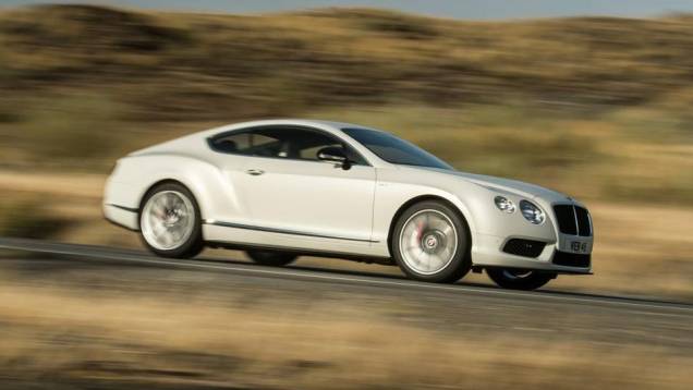 Trata-se de uma variante equipada com o mesmo motor 4.0 V8, mas configurada para render 21 cavalos a mais de potência | <a href="https://preprod.quatrorodas.abril.com.br/saloes/frankfurt/2013/bentley-continental-gt-v8-s-752161.shtml" rel="migration">Leia mais</a> Trata-se de uma variante equipada com o mesmo motor 4.0 V8, mas configurada para render 21 cavalos a mais de potência | <a href="https://preprod.quatrorodas.abril.com.br/saloes/frankfurt/2013/bentley-continental-gt-v8-s-752161.shtml" rel="migration">Leia mais</a>
