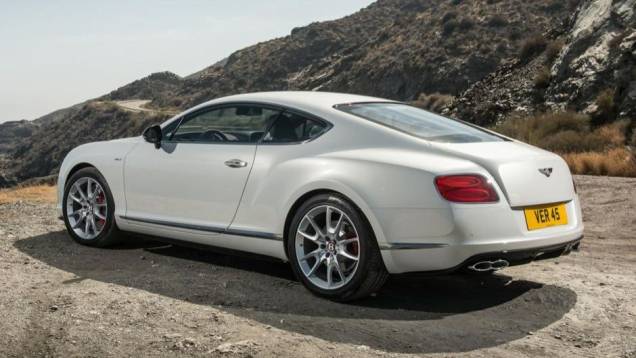Com isso, o coupé passa a acelerar de 0 a 100 km/h em 4,5 segundos, alcançando a velocidade máxima de 309 km/h | <a href="https://preprod.quatrorodas.abril.com.br/saloes/frankfurt/2013/bentley-continental-gt-v8-s-752161.shtml" rel="migration">Leia mais</a> Com isso, o coupé passa a acelerar de 0 a 100 km/h em 4,5 segundos, alcançando a velocidade máxima de 309 km/h | <a href="https://preprod.quatrorodas.abril.com.br/saloes/frankfurt/2013/bentley-continental-gt-v8-s-752161.shtml" rel="migration">Leia mais</a>