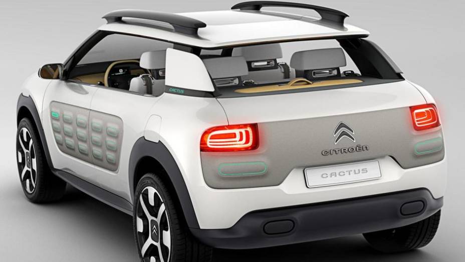As bolsas est&atilde;o na dianteira, na traseira e nas laterais | <a href="https://preprod.quatrorodas.abril.com.br/saloes/frankfurt/2013/citroen-cactus-concept-752359.shtml" rel="migration">Leia mais</a>