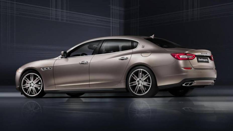 A proposta do modelo é explorar novas possibilidades de esquemas de cores e tecidos para revestimento | <a href="https://preprod.quatrorodas.abril.com.br/saloes/frankfurt/2013/maserati-quattroporte-ermenegildo-zegna-concept-752311.shtml" rel="migration">Leia mais</a>