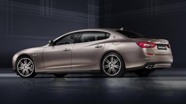 A proposta do modelo é explorar novas possibilidades de esquemas de cores e tecidos para revestimento | <a href="https://preprod.quatrorodas.abril.com.br/saloes/frankfurt/2013/maserati-quattroporte-ermenegildo-zegna-concept-752311.shtml" rel="migration">Leia mais</a> A proposta do modelo é explorar novas possibilidades de esquemas de cores e tecidos para revestimento | <a href="https://preprod.quatrorodas.abril.com.br/saloes/frankfurt/2013/maserati-quattroporte-ermenegildo-zegna-concept-752311.shtml" rel="migration">Leia mais</a>