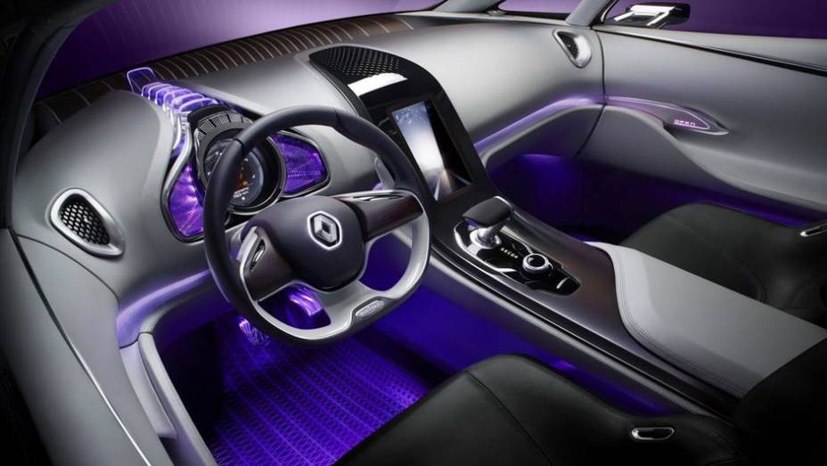 A proposta inicial da montadora com o Initiale Paris concept é chegar ao segmento premium | <a href="https://preprod.quatrorodas.abril.com.br/saloes/frankfurt/2013/renault-initiale-paris-concept-752990.shtml" rel="migration">Leia mais</a>