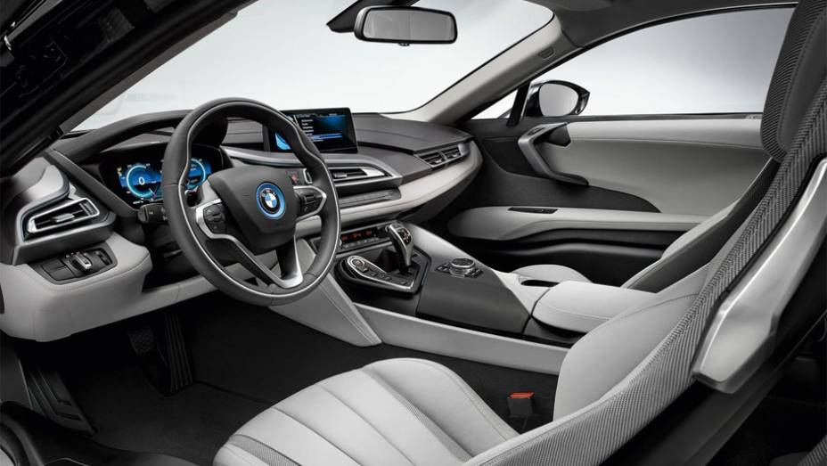 Se o modelo for utilizado apenas no modo el&eacute;trico, a velocidade m&aacute;xima obtida ser&aacute; de 120 km/h, com autonomia estimada em 35 km | <a href="https://preprod.quatrorodas.abril.com.br/saloes/frankfurt/2013/bmw-i8-752136.shtml" rel="migration">Leia mais</a>