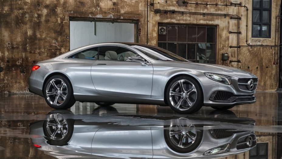 Rodas de 21 polegadas redesenhadas dão o toque final ao visual externo do Classe S Coupé | <a href="https://preprod.quatrorodas.abril.com.br/saloes/frankfurt/2013/mercedes-benz-classe-s-coupe-753066.shtml" rel="migration">Leia mais</a>