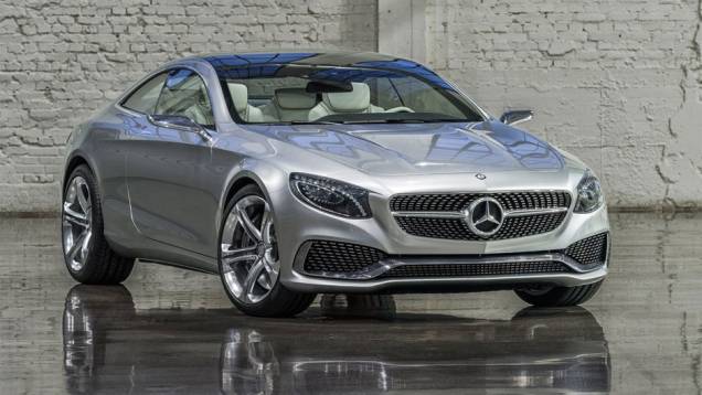 A parte dianteira do cupê adota um visual mais agressivo... | <a href="https://preprod.quatrorodas.abril.com.br/saloes/frankfurt/2013/mercedes-benz-classe-s-coupe-753066.shtml" rel="migration">Leia mais</a> A parte dianteira do cupê adota um visual mais agressivo... | <a href="https://preprod.quatrorodas.abril.com.br/saloes/frankfurt/2013/mercedes-benz-classe-s-coupe-753066.shtml" rel="migration">Leia mais</a>