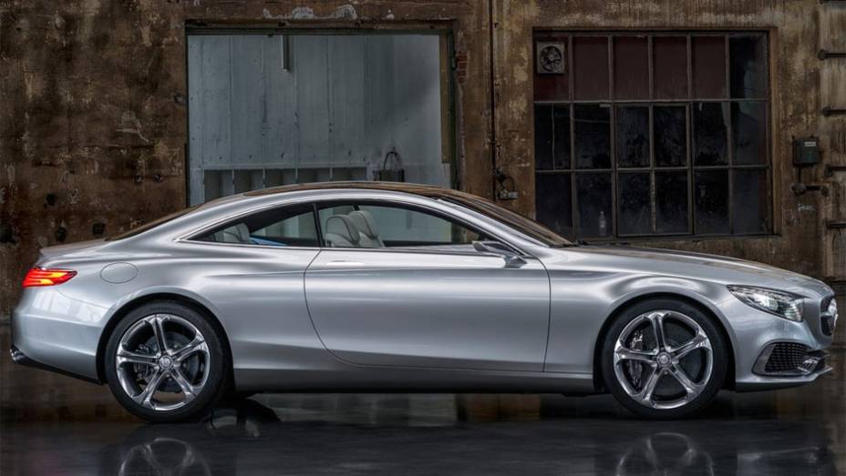 A motorização do Classe S Coupé inclui o V8 do S63 AMG de 455 cv | <a href="https://preprod.quatrorodas.abril.com.br/saloes/frankfurt/2013/mercedes-benz-classe-s-coupe-753066.shtml" rel="migration">Leia mais</a>