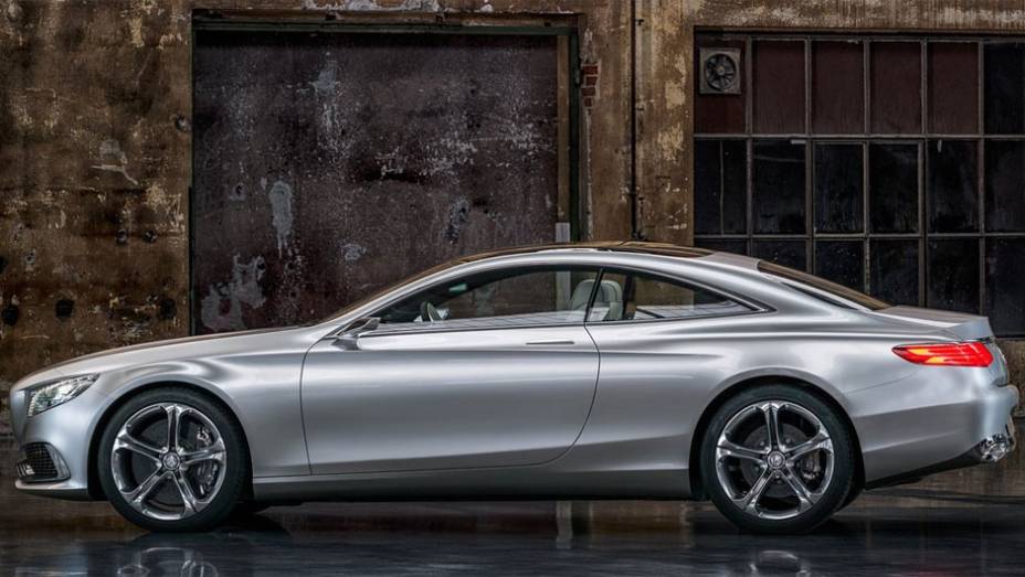 O modelo de produção será exibido em janeiro de 2014, durante o Salão de Detroit | <a href="https://preprod.quatrorodas.abril.com.br/saloes/frankfurt/2013/mercedes-benz-classe-s-coupe-753066.shtml" rel="migration">Leia mais</a>