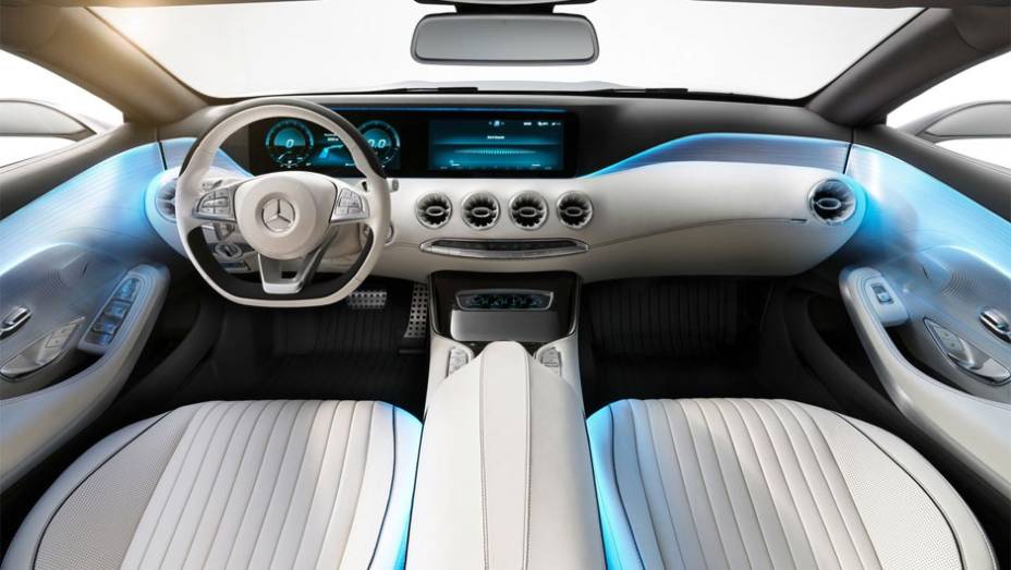 Detalhe do interior do Classe S Coupé | <a href="https://preprod.quatrorodas.abril.com.br/saloes/frankfurt/2013/mercedes-benz-classe-s-coupe-753066.shtml" rel="migration">Leia mais</a>