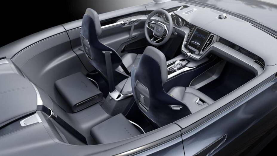 O Concept Coupe é um veículo híbrido do tipo plug-in. Ele combina um motor 2.0 Drive-E movido a gasolina com um motor elétrico que movimenta as rodas traseiras | <a href="https://preprod.quatrorodas.abril.com.br/saloes/frankfurt/2013/volvo-concept-coupe-751772.sht" rel="migration"></a>