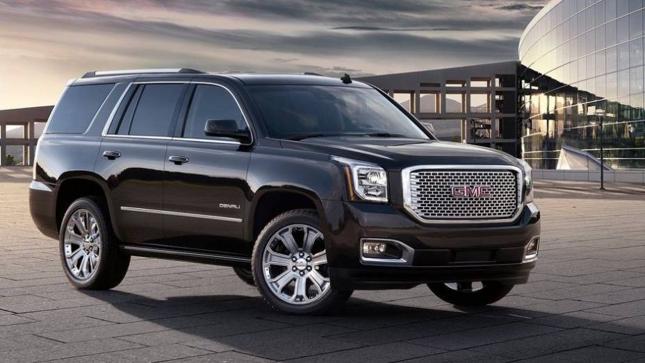 O outro SUV é o Yukon Denali, mais longo | <a href="https://preprod.quatrorodas.abril.com.br/noticias/saloes/los-angeles-2013/eua-gm-lanca-linha-2015-suvs-753784.shtml" rel="migration">Leia mais</a> | <a href="https://preprod.quatrorodas.abril.com.br/galerias/saloes/los-angeles-2013/tahoe" rel="migration"></a>