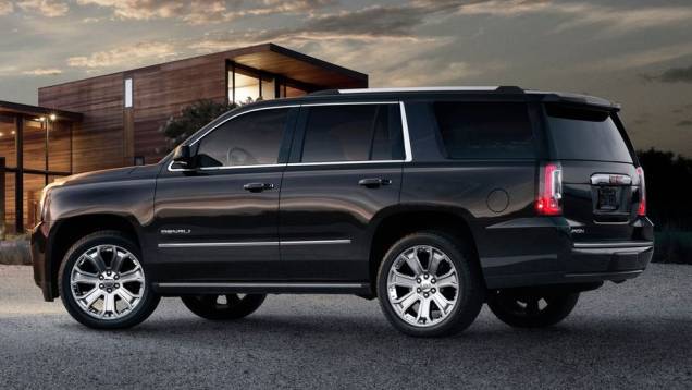 Eles contam com motor 5.3 V8, que oferece 355 cavalos de potência. O Yukon Denali também pode ser equipado com bloco 6.2 V8, de 420 cv | <a href="https://preprod.quatrorodas.abril.com.br/noticias/saloes/los-angeles-2013/eua-gm-lanca-linha-2015-suvs-753784.shtml" rel="migration">L</a> Eles contam com motor 5.3 V8, que oferece 355 cavalos de potência. O Yukon Denali também pode ser equipado com bloco 6.2 V8, de 420 cv | <a href="https://preprod.quatrorodas.abril.com.br/noticias/saloes/los-angeles-2013/eua-gm-lanca-linha-2015-suvs-753784.shtml" rel="migration">L</a>