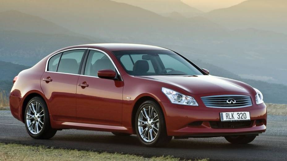 3. Infiniti Série G - 405 | <a href="https://preprod.quatrorodas.abril.com.br/noticias/mercado/eua-marcas-luxo-mercedes-classe-c-mais-roubado-755257.shtml" rel="migration">Leia mais</a>