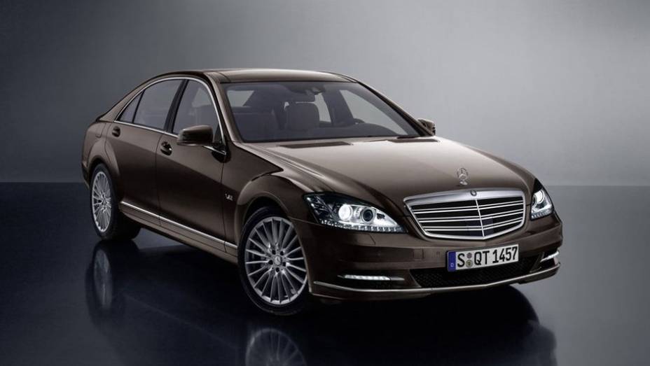 10. Mercedes-Benz Classe S - 163 | <a href="https://preprod.quatrorodas.abril.com.br/noticias/mercado/eua-marcas-luxo-mercedes-classe-c-mais-roubado-755257.shtml" rel="migration">Leia mais</a>