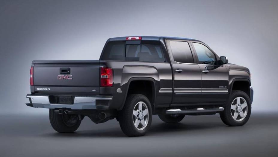 Em termos de capacidade de carga, os modelos podem suportar até 3.345 kg | <a href="https://preprod.quatrorodas.abril.com.br/noticias/fabricantes/gm-revela-novas-chevrolet-silverado-hd-gmc-sierra-hd-755241.shtml" rel="migration">Leia mais</a>