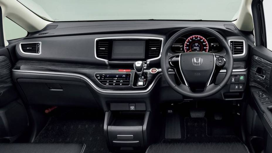 O bloco ficará conectado a uma transmissão CVT | <a href="https://preprod.quatrorodas.abril.com.br/noticias/fabricantes/honda-revela-fotos-novo-odyssey-japones-755635.shtml" rel="migration">Leia mais</a>