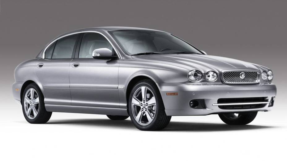 6º - Jaguar X-Type - US$ 6.376 por unidade | <a href="https://preprod.quatrorodas.abril.com.br/noticias/mercado/estudo-vw-tem-prejuizo-us-6-27-milhoes-cada-bugatti-veyron-755638.shtml" rel="migration">Leia mais</a>