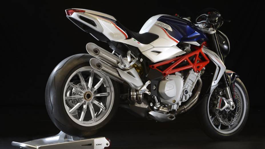 Potência máxima de 158 cv a 11.900 rpm | <a href="https://preprod.quatrorodas.abril.com.br/moto/noticias/mv-agusta-confirma-cinco-lancamentos-brasil-756002.shtml" rel="migration">Leia mais</a>