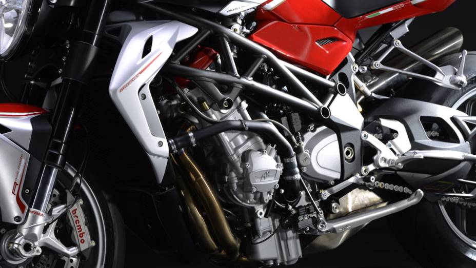 Torque máximo de 10.2 mkgf a 10.100 rpm | <a href="https://preprod.quatrorodas.abril.com.br/moto/noticias/mv-agusta-confirma-cinco-lancamentos-brasil-756002.shtml" rel="migration">Leia mais</a>