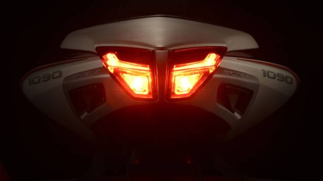 Estrutura modular com seção tubular de treliça de aço e chapas de alumínio, oferecendo uma elevada rigidez torsional | <a href="https://preprod.quatrorodas.abril.com.br/moto/noticias/mv-agusta-confirma-cinco-lancamentos-brasil-756002.shtml" rel="migration">Leia mais</a> Estrutura modular com seção tubular de treliça de aço e chapas de alumínio, oferecendo uma elevada rigidez torsional | <a href="https://preprod.quatrorodas.abril.com.br/moto/noticias/mv-agusta-confirma-cinco-lancamentos-brasil-756002.shtml" rel="migration">Leia mais</a>