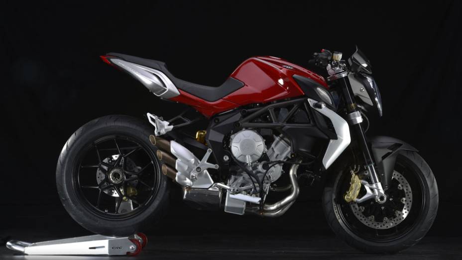 Potência máxima: 125 cv a 11.600 rpm | <a href="https://preprod.quatrorodas.abril.com.br/moto/noticias/mv-agusta-brutale-800-2014-chega-r-47-000-784936.shtml" rel="migration">Leia mais</a>