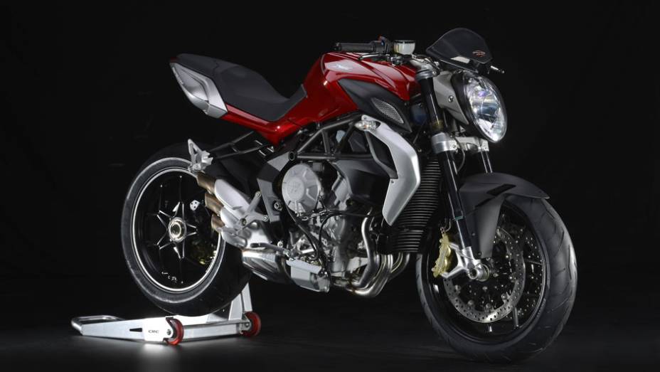 Torque máximo: 8.25 mkgf a 8.600 rpm | <a href="https://preprod.quatrorodas.abril.com.br/moto/noticias/mv-agusta-brutale-800-2014-chega-r-47-000-784936.shtml" rel="migration">Leia mais</a>