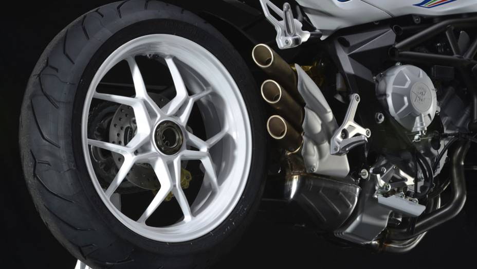 Controle de tração ajustável em oito níveis | <a href="https://preprod.quatrorodas.abril.com.br/moto/noticias/mv-agusta-brutale-800-2014-chega-r-47-000-784936.shtml" rel="migration">Leia mais</a> Controle de tração ajustável em oito níveis | <a href="https://preprod.quatrorodas.abril.com.br/moto/noticias/mv-agusta-brutale-800-2014-chega-r-47-000-784936.shtml" rel="migration">Leia mais</a>