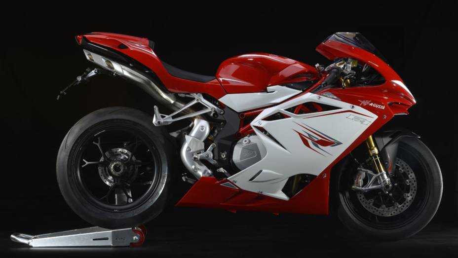 Torque máximo de 11.6 mkgf a 9.600 rpm | <a href="https://preprod.quatrorodas.abril.com.br/moto/noticias/mv-agusta-confirma-cinco-lancamentos-brasil-756002.shtml" rel="migration">Leia mais</a>