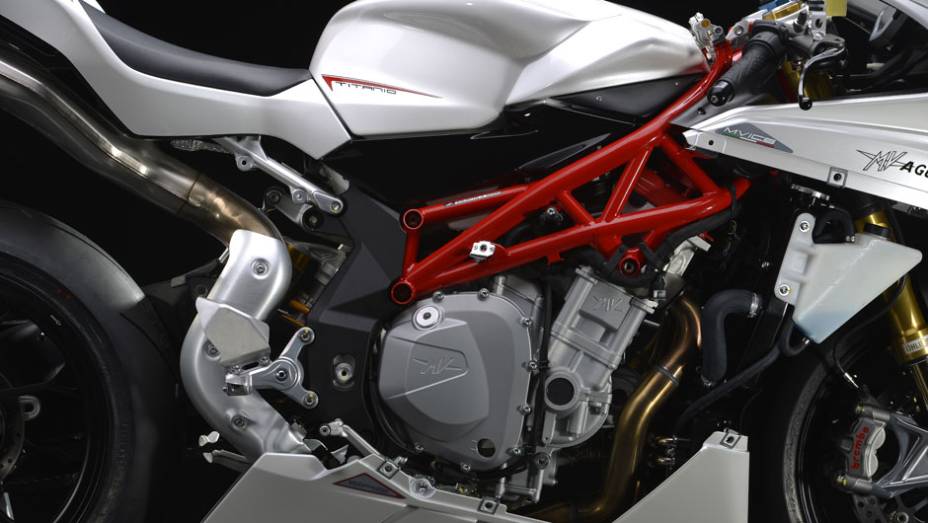 Sistema eletrônico ELDOR com quatro mapas de injeção | <a href="https://preprod.quatrorodas.abril.com.br/moto/noticias/mv-agusta-confirma-cinco-lancamentos-brasil-756002.shtml" rel="migration">Leia mais</a>