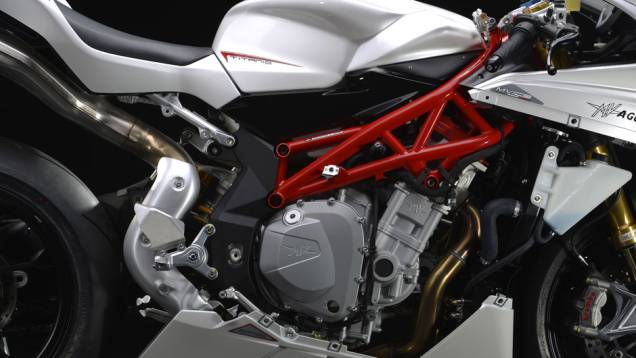 Sistema eletrônico ELDOR com quatro mapas de injeção | <a href="https://preprod.quatrorodas.abril.com.br/moto/noticias/mv-agusta-confirma-cinco-lancamentos-brasil-756002.shtml" rel="migration">Leia mais</a> Sistema eletrônico ELDOR com quatro mapas de injeção | <a href="https://preprod.quatrorodas.abril.com.br/moto/noticias/mv-agusta-confirma-cinco-lancamentos-brasil-756002.shtml" rel="migration">Leia mais</a>