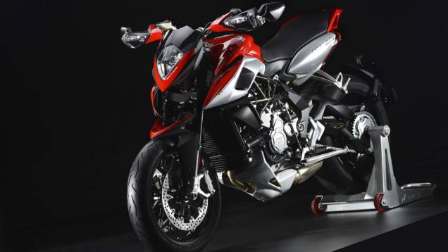 A nova Rivale 800 pesa apenas 170 kg | <a href="https://preprod.quatrorodas.abril.com.br/moto/noticias/mv-agusta-confirma-cinco-lancamentos-brasil-756002.shtml" rel="migration">Leia mais</a> A nova Rivale 800 pesa apenas 170 kg | <a href="https://preprod.quatrorodas.abril.com.br/moto/noticias/mv-agusta-confirma-cinco-lancamentos-brasil-756002.shtml" rel="migration">Leia mais</a>