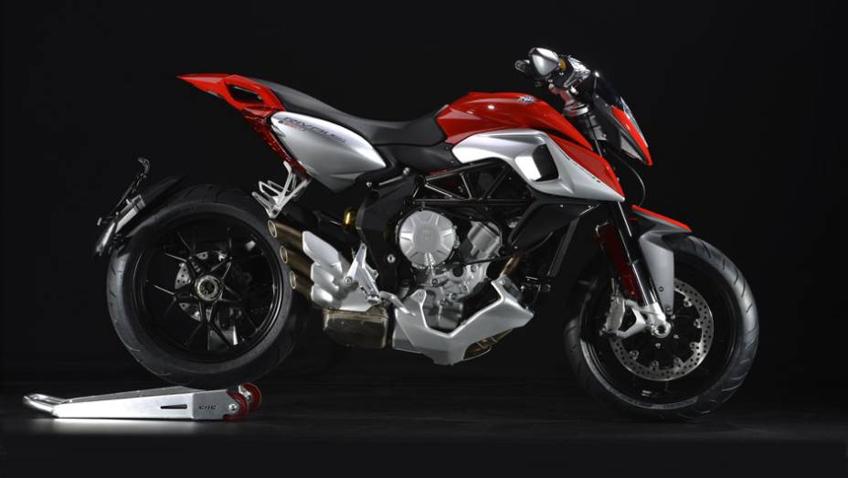 Potência máxima de 125 cavalos | <a href="https://preprod.quatrorodas.abril.com.br/moto/noticias/mv-agusta-confirma-cinco-lancamentos-brasil-756002.shtml" rel="migration">Leia mais</a>