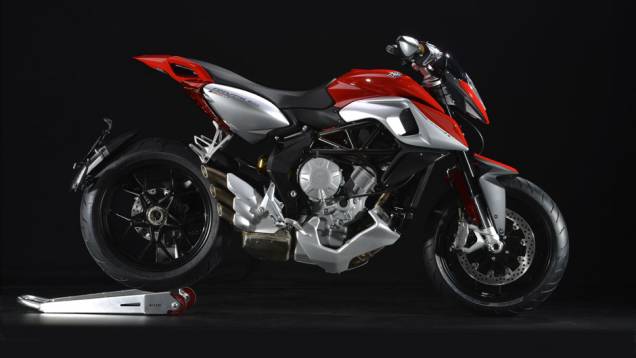 Potência máxima de 125 cavalos | <a href="https://preprod.quatrorodas.abril.com.br/moto/noticias/mv-agusta-confirma-cinco-lancamentos-brasil-756002.shtml" rel="migration">Leia mais</a> Potência máxima de 125 cavalos | <a href="https://preprod.quatrorodas.abril.com.br/moto/noticias/mv-agusta-confirma-cinco-lancamentos-brasil-756002.shtml" rel="migration">Leia mais</a>