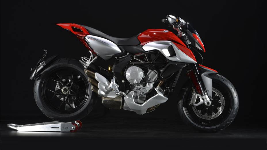 Pot&ecirc;ncia m&aacute;xima de 125 cavalos | <a href="https://preprod.quatrorodas.abril.com.br/moto/noticias/mv-agusta-confirma-cinco-lancamentos-brasil-756002.shtml" rel="migration">Leia mais</a>