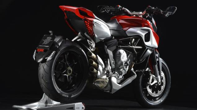 A MV Agusta ainda não divulgou mais detalhes técnicos da Rivale 800 2014 | <a href="https://preprod.quatrorodas.abril.com.br/moto/noticias/mv-agusta-confirma-cinco-lancamentos-brasil-756002.shtml" rel="migration">Leia mais</a> A MV Agusta ainda não divulgou mais detalhes técnicos da Rivale 800 2014 | <a href="https://preprod.quatrorodas.abril.com.br/moto/noticias/mv-agusta-confirma-cinco-lancamentos-brasil-756002.shtml" rel="migration">Leia mais</a>