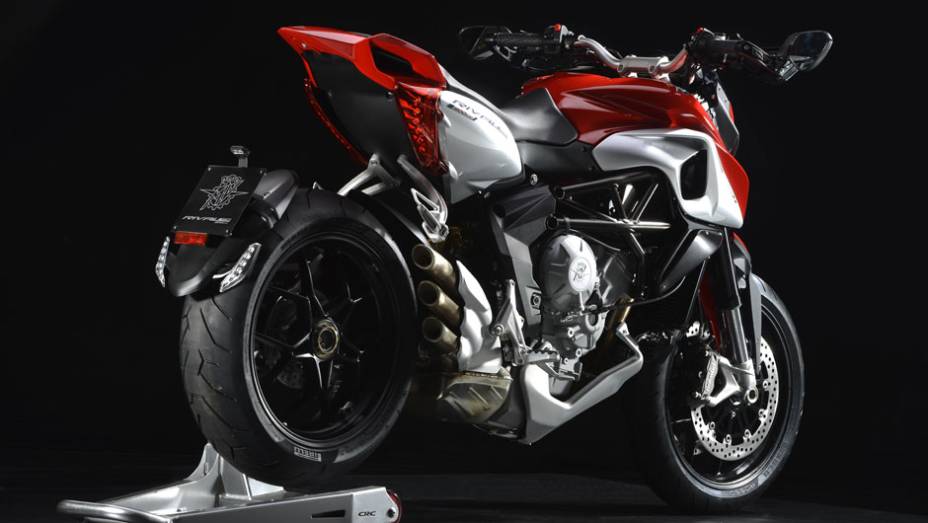 A MV Agusta ainda n&atilde;o divulgou mais detalhes t&eacute;cnicos da Rivale 800 2014 | <a href="https://preprod.quatrorodas.abril.com.br/moto/noticias/mv-agusta-confirma-cinco-lancamentos-brasil-756002.shtml" rel="migration">Leia mais</a>