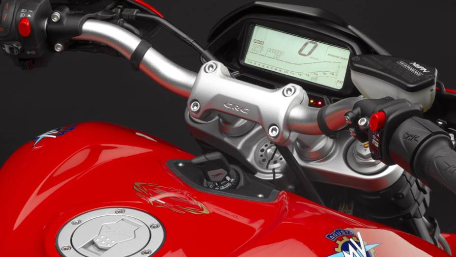 Detalhe do painel | <a href="https://preprod.quatrorodas.abril.com.br/moto/noticias/mv-agusta-confirma-cinco-lancamentos-brasil-756002.shtml" rel="migration">Leia mais</a>