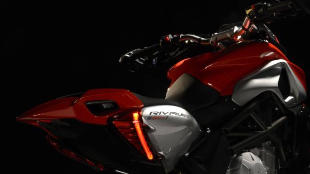 A traseira é elegante, sinuosa e especialmente marcante | <a href="https://preprod.quatrorodas.abril.com.br/moto/noticias/mv-agusta-confirma-cinco-lancamentos-brasil-756002.shtml" rel="migration">Leia mais</a> A traseira é elegante, sinuosa e especialmente marcante | <a href="https://preprod.quatrorodas.abril.com.br/moto/noticias/mv-agusta-confirma-cinco-lancamentos-brasil-756002.shtml" rel="migration">Leia mais</a>