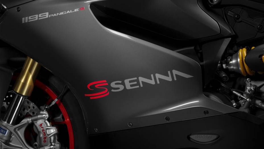 Ducati 1199 Panigale S Senna é exclusiva para o mercado brasileiro | <a href="https://preprod.quatrorodas.abril.com.br/moto/noticias/ducati-revela-1199-panigale-s-senna-salao-duas-rodas-756467.shtml" rel="migration">Leia mais</a>