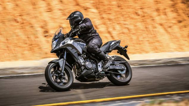 Modelo chega ao mercado brasileiro no primeiro semestre de 2014 | <a href="https://preprod.quatrorodas.abril.com.br/moto/noticias/honda-investe-modelos-500cc-756399.shtml" rel="migration">Leia mais</a> Modelo chega ao mercado brasileiro no primeiro semestre de 2014 | <a href="https://preprod.quatrorodas.abril.com.br/moto/noticias/honda-investe-modelos-500cc-756399.shtml" rel="migration">Leia mais</a>