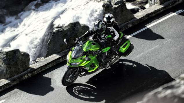 A motocicleta está equipada com um motor DOHC de 1043 cilindradas com quatro cilindros, 16 válvulas refrigerado a líquido | <a href="https://preprod.quatrorodas.abril.com.br/moto/noticias/kawasaki-lanca-ninja-1000-tourer-abs-salao-duas-rodas-756465.shtml" rel="migration">Leia mai</a> A motocicleta está equipada com um motor DOHC de 1043 cilindradas com quatro cilindros, 16 válvulas refrigerado a líquido | <a href="https://preprod.quatrorodas.abril.com.br/moto/noticias/kawasaki-lanca-ninja-1000-tourer-abs-salao-duas-rodas-756465.shtml" rel="migration">Leia mai</a>