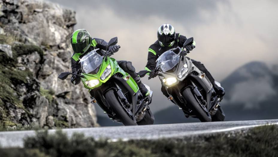 A Ninja 1000 Tourer ABS desenvolve 142 cavalos de potência a 10.000 rpm e um torque máximo de 11,3 mkgf a 7.300 rpm | <a href="https://preprod.quatrorodas.abril.com.br/moto/noticias/kawasaki-lanca-ninja-1000-tourer-abs-salao-duas-rodas-756465.shtml" rel="migration">Leia mais</a>