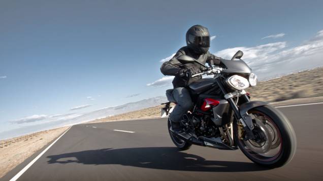 Seu motor tricilíndrico de 675 cc entrega 85 cavalos de potência a 11200 rpm | <a href="https://preprod.quatrorodas.abril.com.br/moto/noticias/triumph-revela-lancamentos-salao-duas-rodas-756393.shtml" rel="migration">Leia mais</a> Seu motor tricilíndrico de 675 cc entrega 85 cavalos de potência a 11200 rpm | <a href="https://preprod.quatrorodas.abril.com.br/moto/noticias/triumph-revela-lancamentos-salao-duas-rodas-756393.shtml" rel="migration">Leia mais</a>
