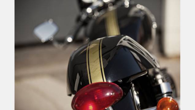 Modelo será vendido por 31 900 reais | <a href="https://preprod.quatrorodas.abril.com.br/moto/noticias/triumph-revela-lancamentos-salao-duas-rodas-756393.shtml" rel="migration">Leia mais</a> Modelo será vendido por 31 900 reais | <a href="https://preprod.quatrorodas.abril.com.br/moto/noticias/triumph-revela-lancamentos-salao-duas-rodas-756393.shtml" rel="migration">Leia mais</a>