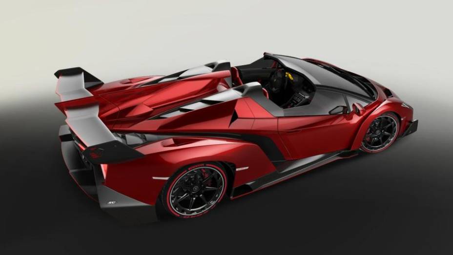 A Lamborghini divulgou as fotos oficiais da Veneno Roadster | <a href="https://preprod.quatrorodas.abril.com.br/noticias/fabricantes/surgem-primeiras-imagens-lamborghini-veneno-roadster-757482.shtml" rel="migration">Leia mais</a>