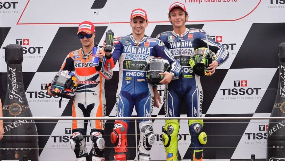 Dani Pedrosa (Repsol Honda Team) aproveitou a brecha e finalizou a prova no segundo lugar. Valentino Rossi (Yamaha Factory Racing) fechou o pódio | <a href="https://preprod.quatrorodas.abril.com.br/moto/noticias/motogp-lorenzo-vence-embola-campeonato-757595.shtml" rel="migration"></a>